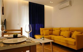 2E Center Apartment